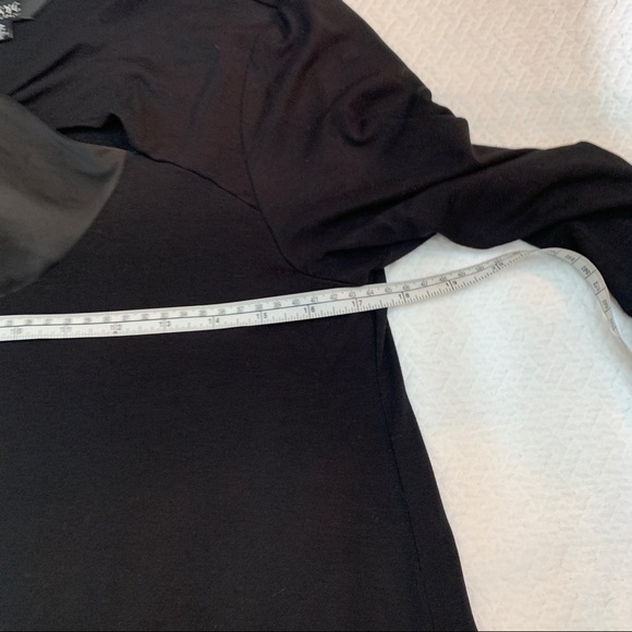 𝅺ISAAC Mizrahi🖤Black Long Sleeve Top Crossover Front Size S - Picture 6 of 9